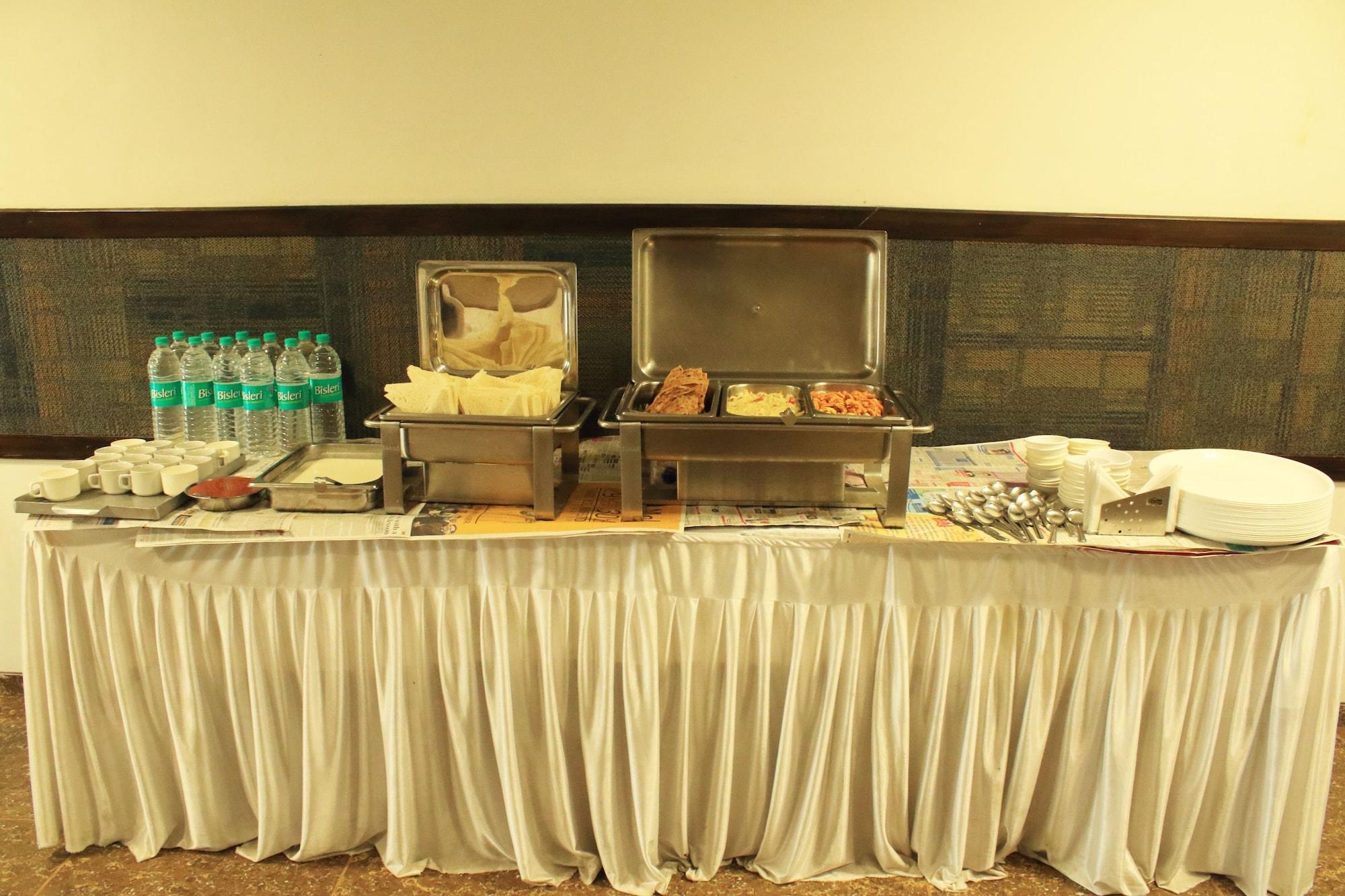 אחמדאבאד Fabhotel Kadamb Inn מראה חיצוני תמונה