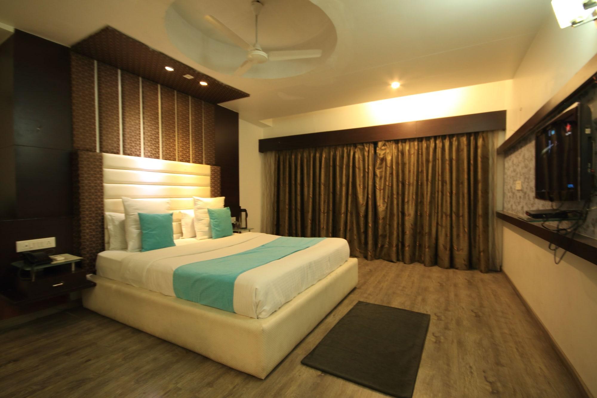 אחמדאבאד Fabhotel Kadamb Inn מראה חיצוני תמונה