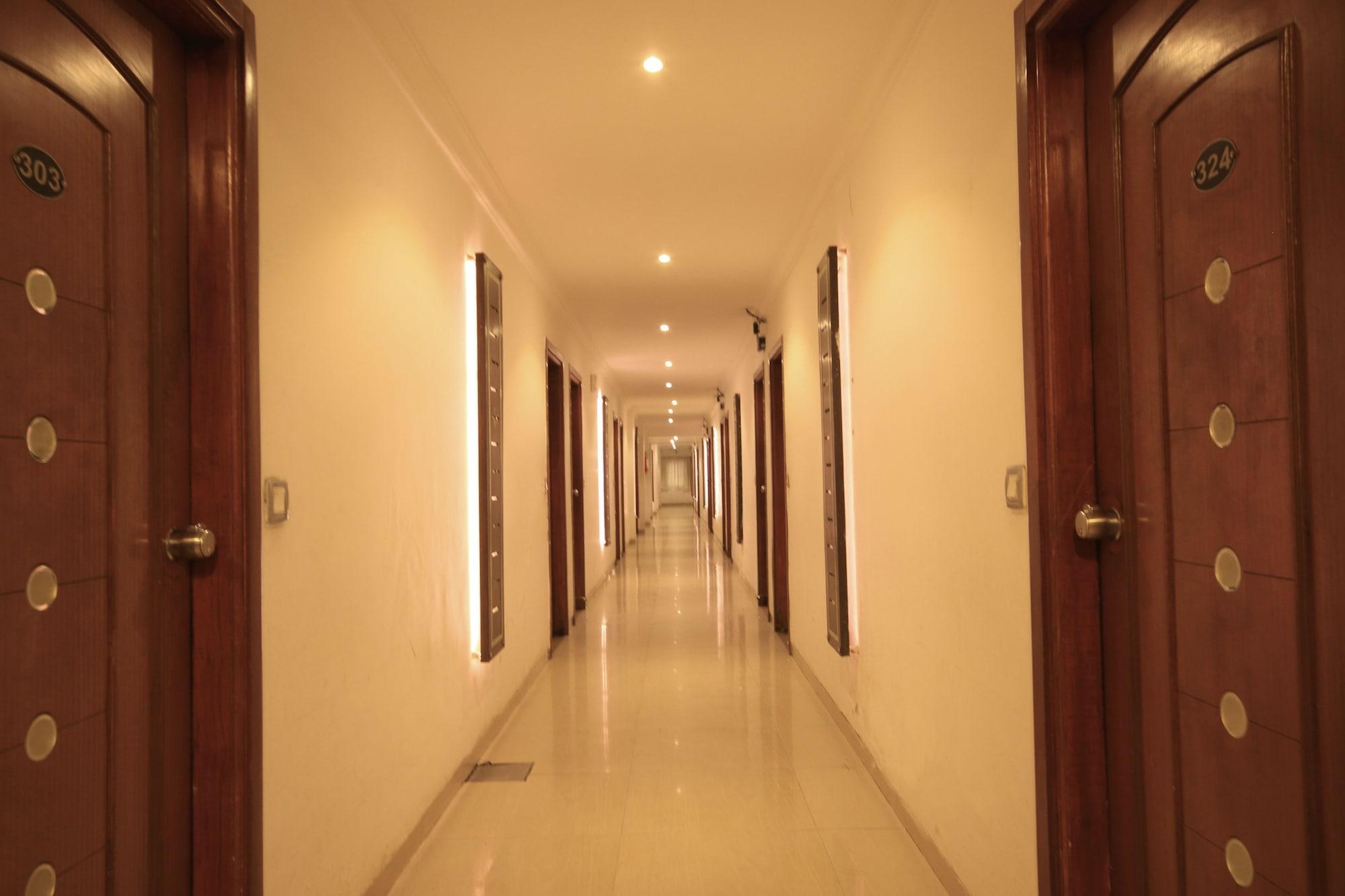 אחמדאבאד Fabhotel Kadamb Inn מראה חיצוני תמונה