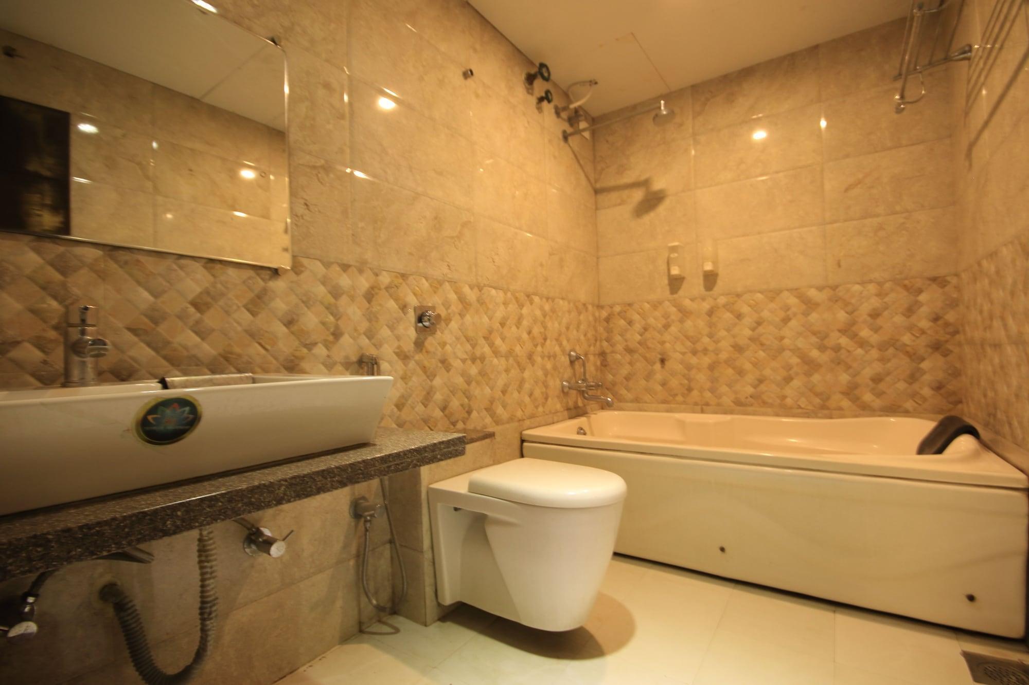 אחמדאבאד Fabhotel Kadamb Inn מראה חיצוני תמונה