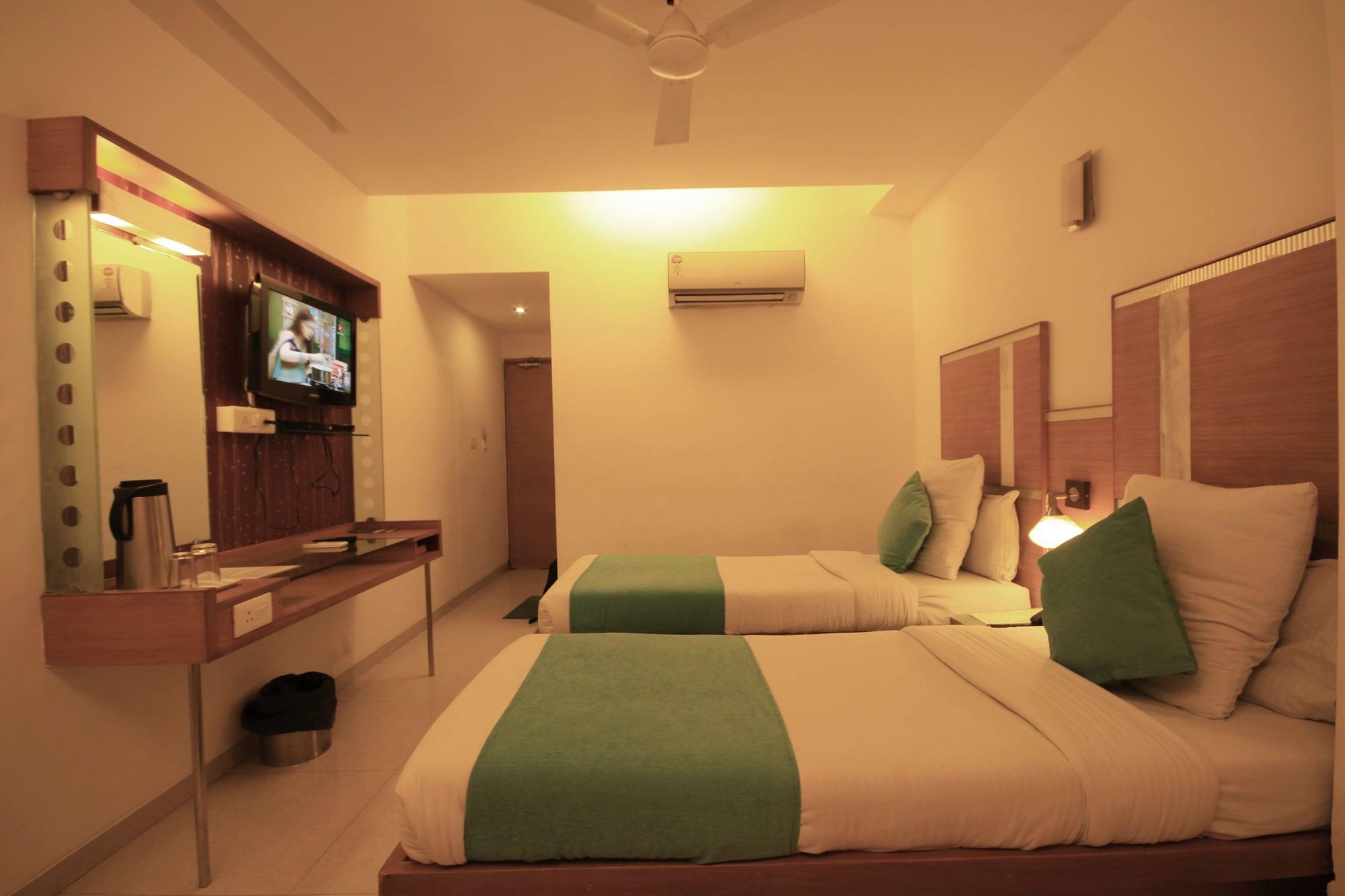 אחמדאבאד Fabhotel Kadamb Inn מראה חיצוני תמונה