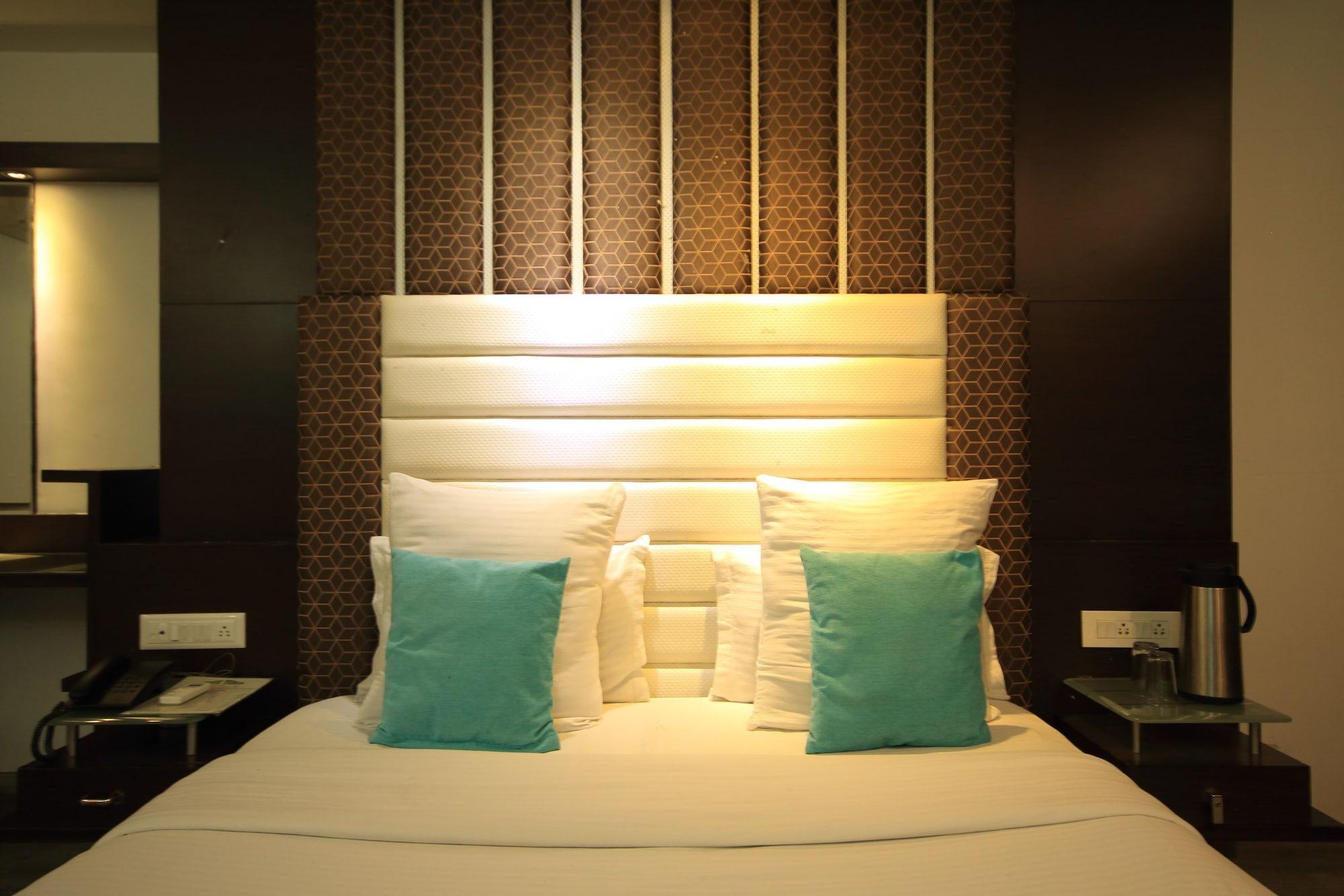 אחמדאבאד Fabhotel Kadamb Inn מראה חיצוני תמונה