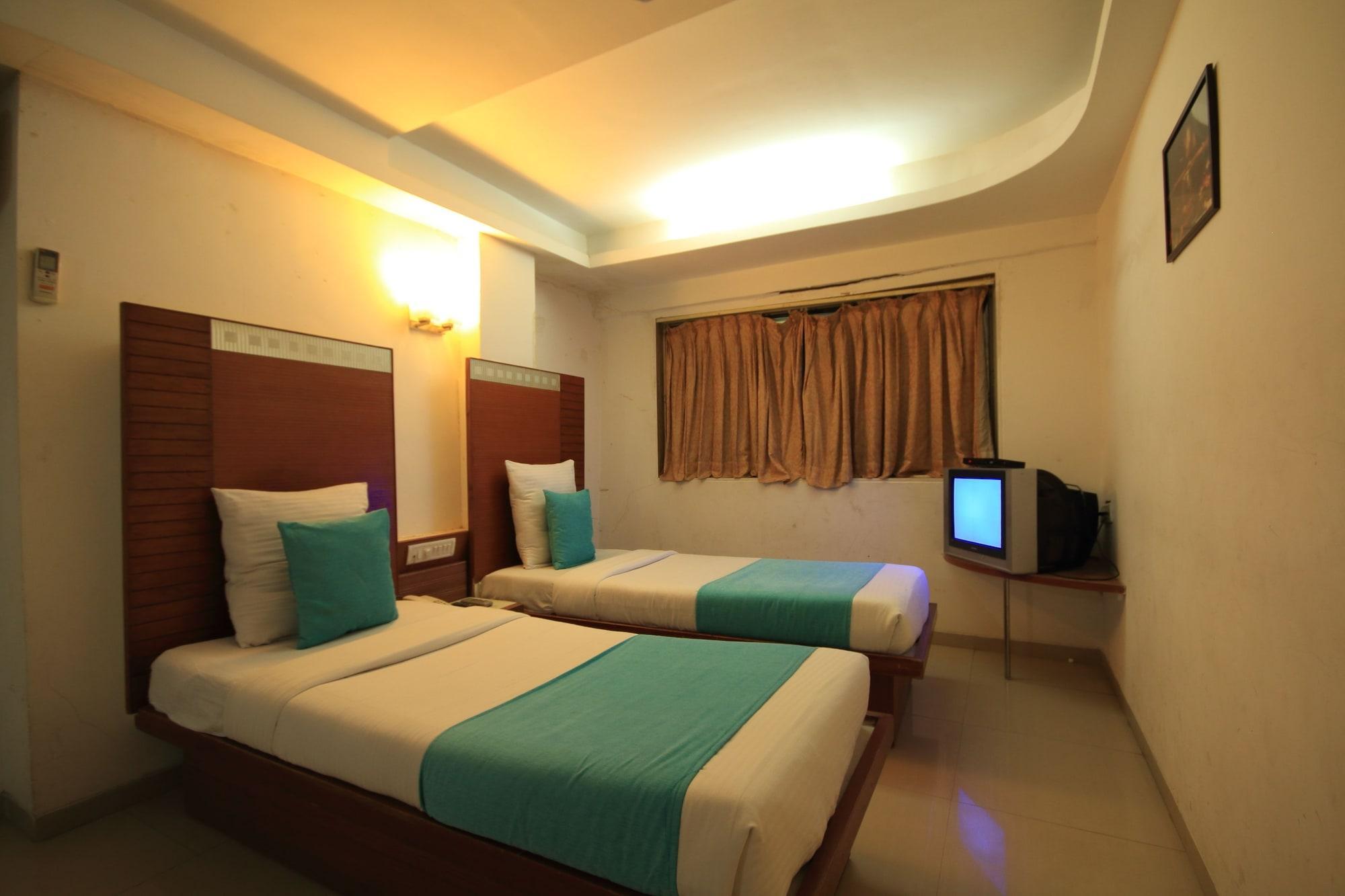 אחמדאבאד Fabhotel Kadamb Inn מראה חיצוני תמונה
