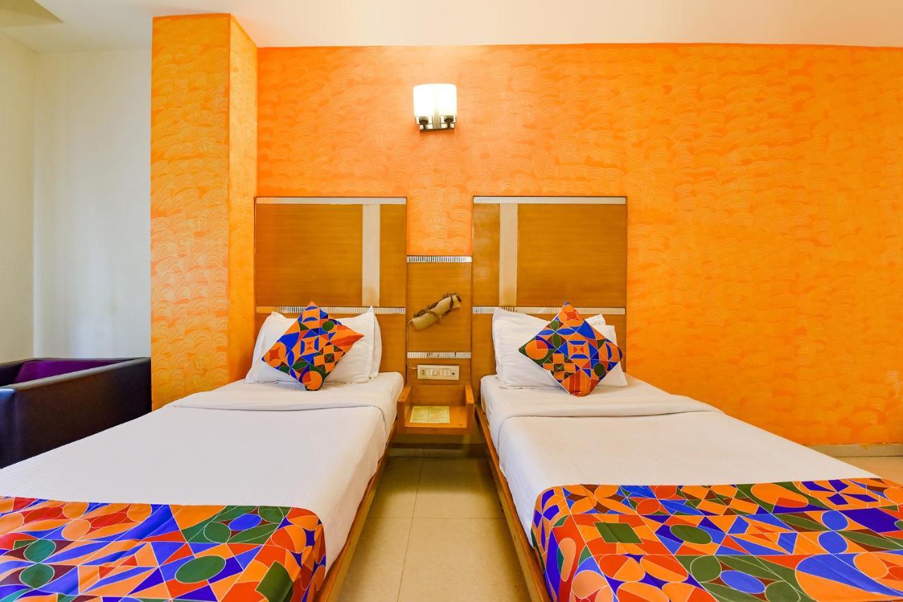 אחמדאבאד Fabhotel Kadamb Inn מראה חיצוני תמונה
