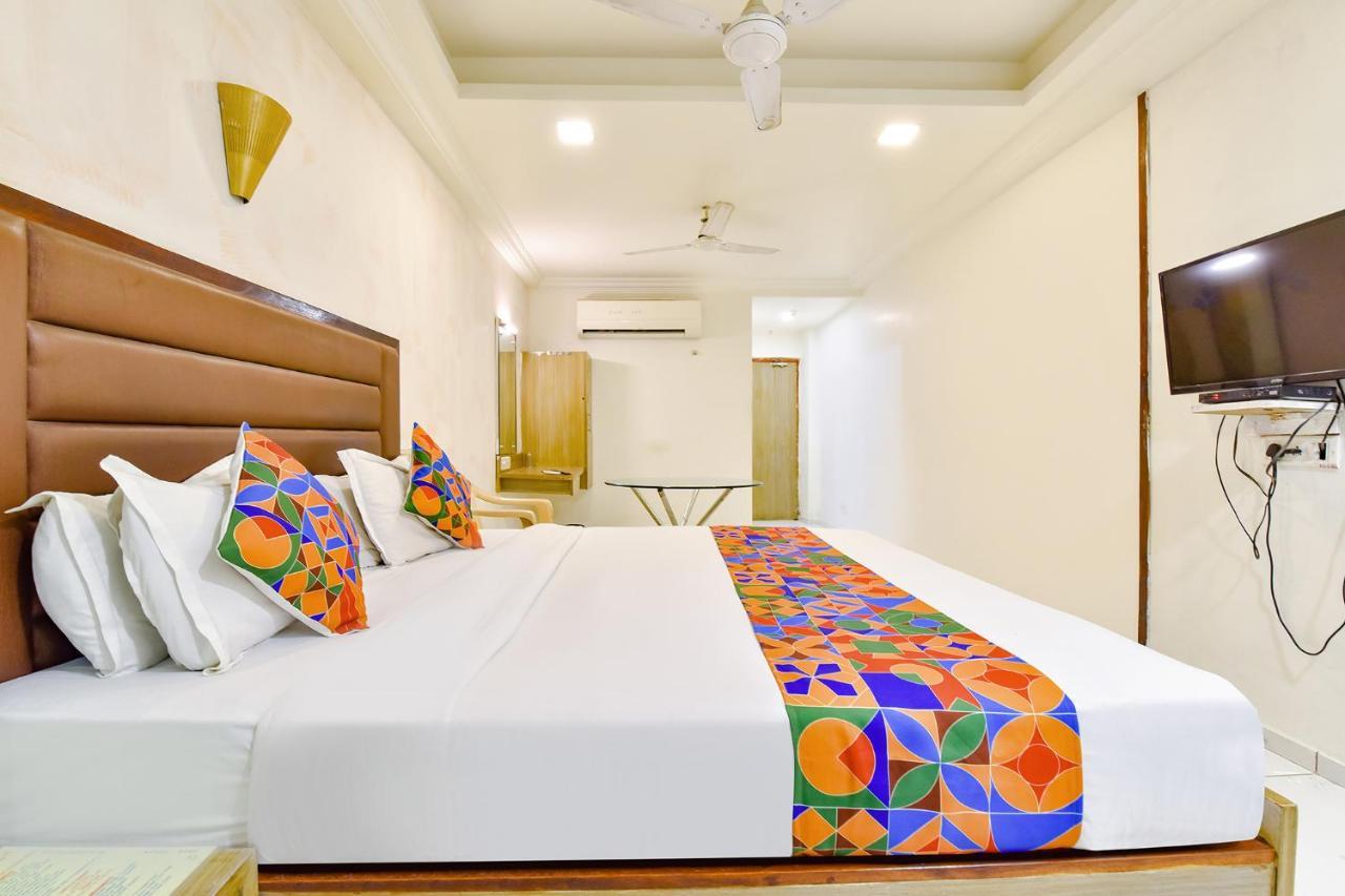 אחמדאבאד Fabhotel Kadamb Inn מראה חיצוני תמונה